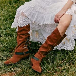 Free People Back-lace Sway Low Slouchy Boots NWOT Size US 6.5 Camel Suede